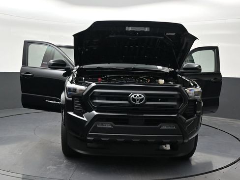 Used 2025 Toyota Tacoma SR5 RWD image 37
