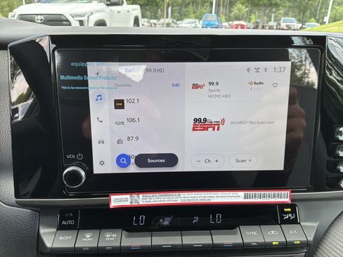 Used 2026 Toyota Camry SE FWD image 32