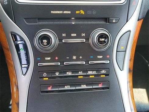 Used 2019 Lincoln Nautilus Select image 28