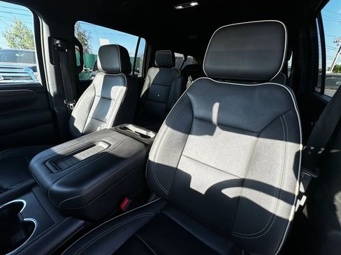 Used 2023 Chevrolet Suburban Premier image 12