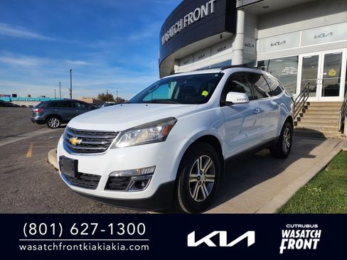 Used 2017 Chevrolet Traverse LT image 1