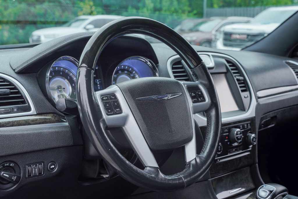 Used 2014 Chrysler 300 C AWD/4WD image 7