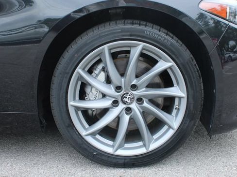 Used 2024 Alfa Romeo Giulia Ti AWD/4WD image 39
