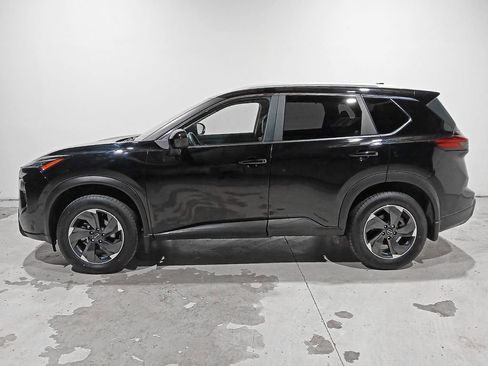 Used 2024 Nissan Rogue SV w/ SV Premium Package image 4