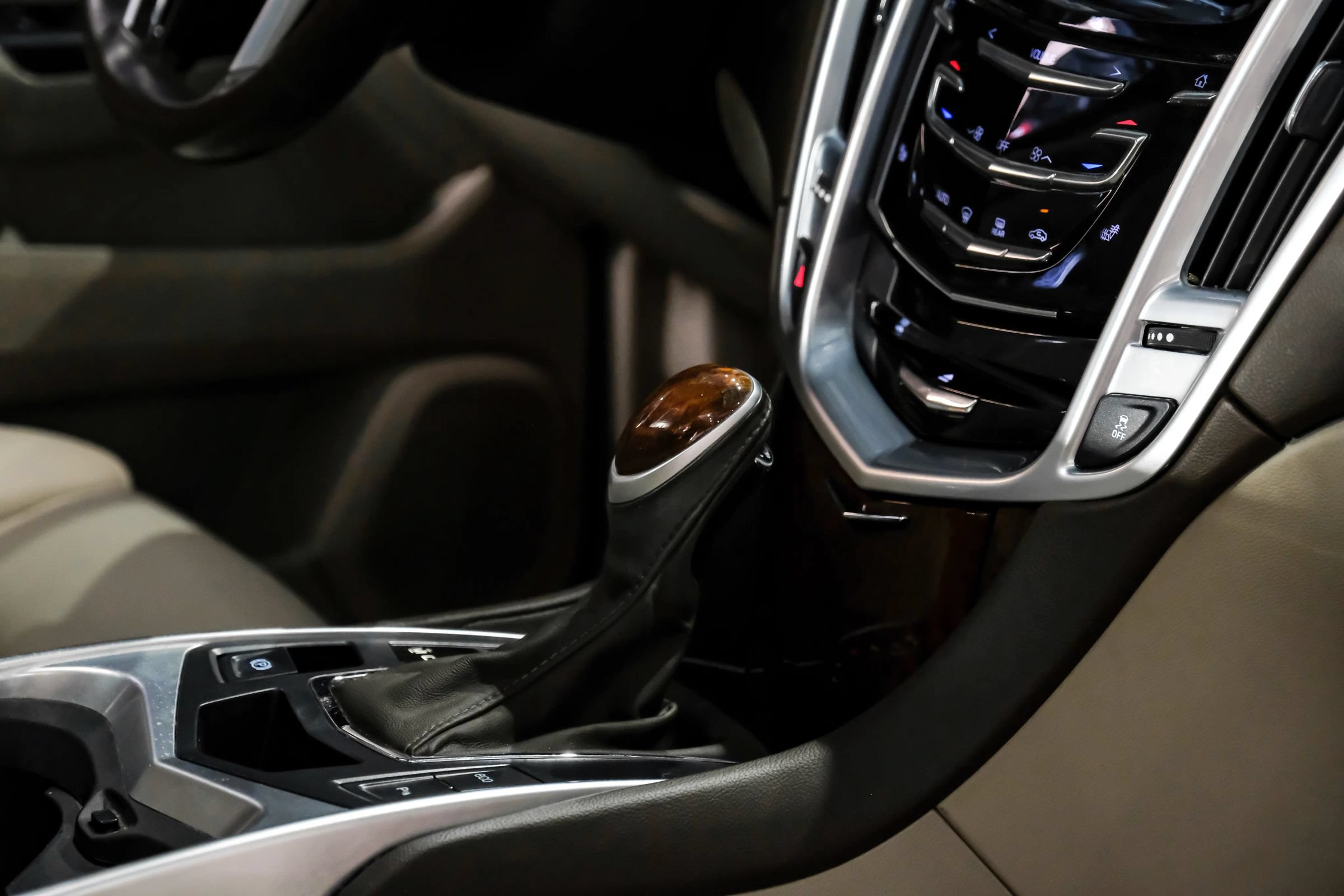 Used 2016 Cadillac SRX Luxury FWD image 24