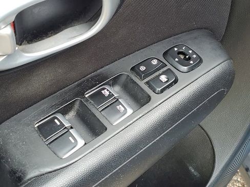 Used 2018 Kia Soul + FWD image 18