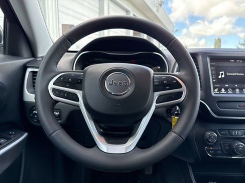 Used 2022 Jeep Cherokee Latitude AWD/4WD image 19