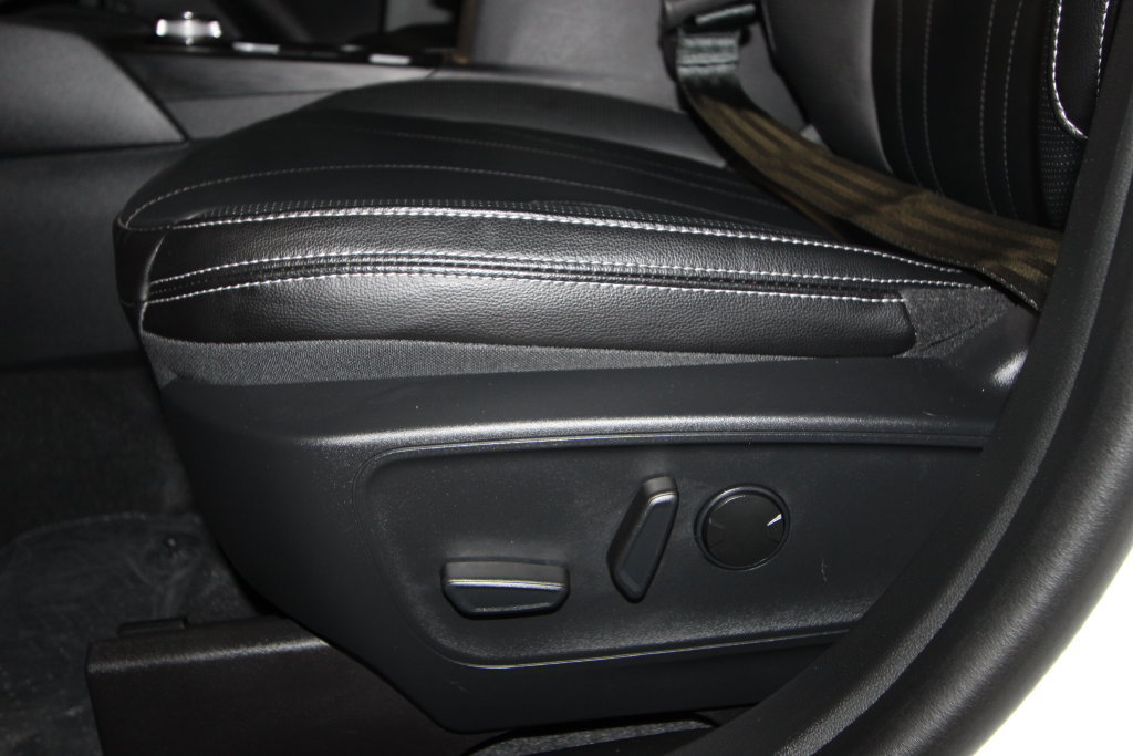 Used 2026 Ford Escape SE w/ PHEV Premium Package FWD image 7