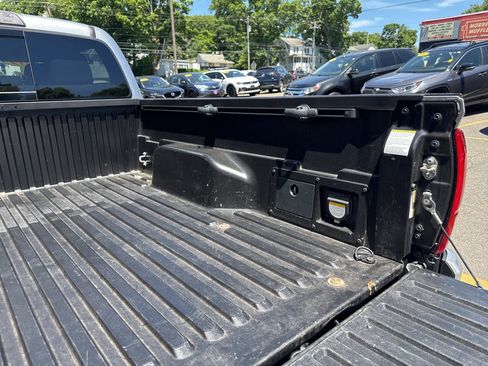 Used 2019 Toyota Tacoma TRD Sport AWD/4WD image 12