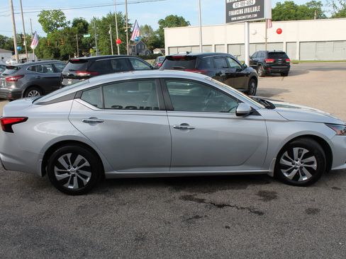 Used 2022 Nissan Altima 2.5 S FWD image 6