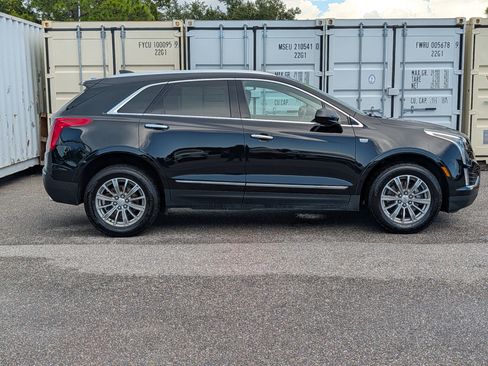Used 2017 Cadillac XT5 Luxury w/ Driver Awareness Package FWD image 3