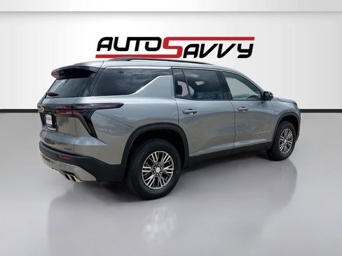Used 2026 Chevrolet Traverse LT w/ Driver Confidence Package FWD image 7