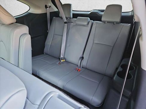 Used 2025 Toyota Highlander Limited FWD image 20