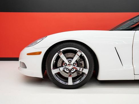 Used 2009 Chevrolet Corvette Coupe w/ Z51 Performance Package RWD image 26
