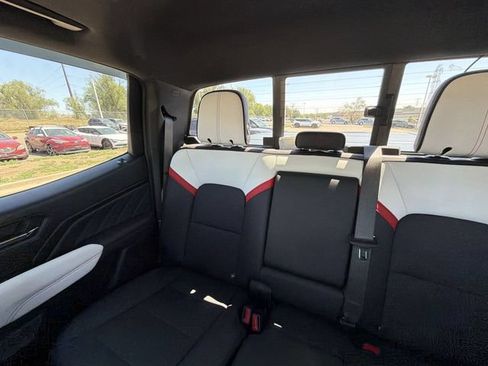 Used 2024 GMC Canyon AT4X AWD/4WD image 15