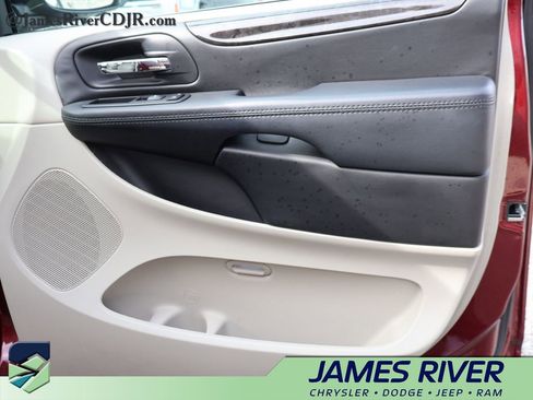 Used 2018 Dodge Grand Caravan SE FWD image 8