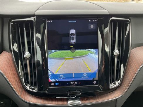 Used 2023 Volvo XC60 B5 Plus image 27