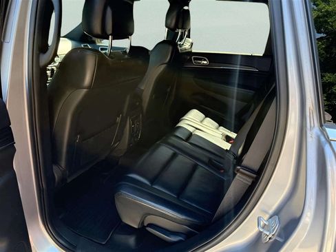 Used 2019 Jeep Grand Cherokee Limited w/ Luxury Group II AWD/4WD image 16