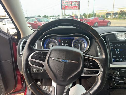 Used 2018 Chrysler 300 Limited RWD image 29