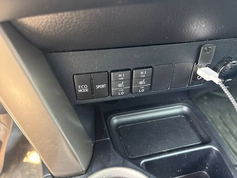 Used 2013 Toyota RAV4 Limited AWD/4WD image 15