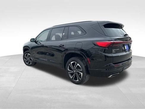 Used 2025 Buick Enclave Sport Touring image 5