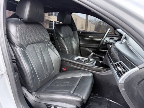 Used 2018 BMW 750i xDrive image 35