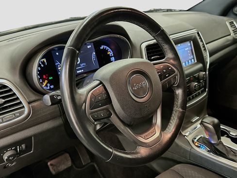 Used 2018 Jeep Grand Cherokee Laredo image 18