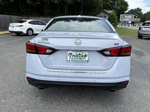 Used 2023 Nissan Altima 2.5 SR w/ SR Premium Package FWD image 4