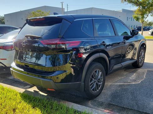 Certified 2024 Nissan Rogue S FWD image 3