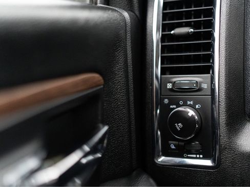 Used 2016 RAM 3500 Laramie w/ Convenience Group image 20