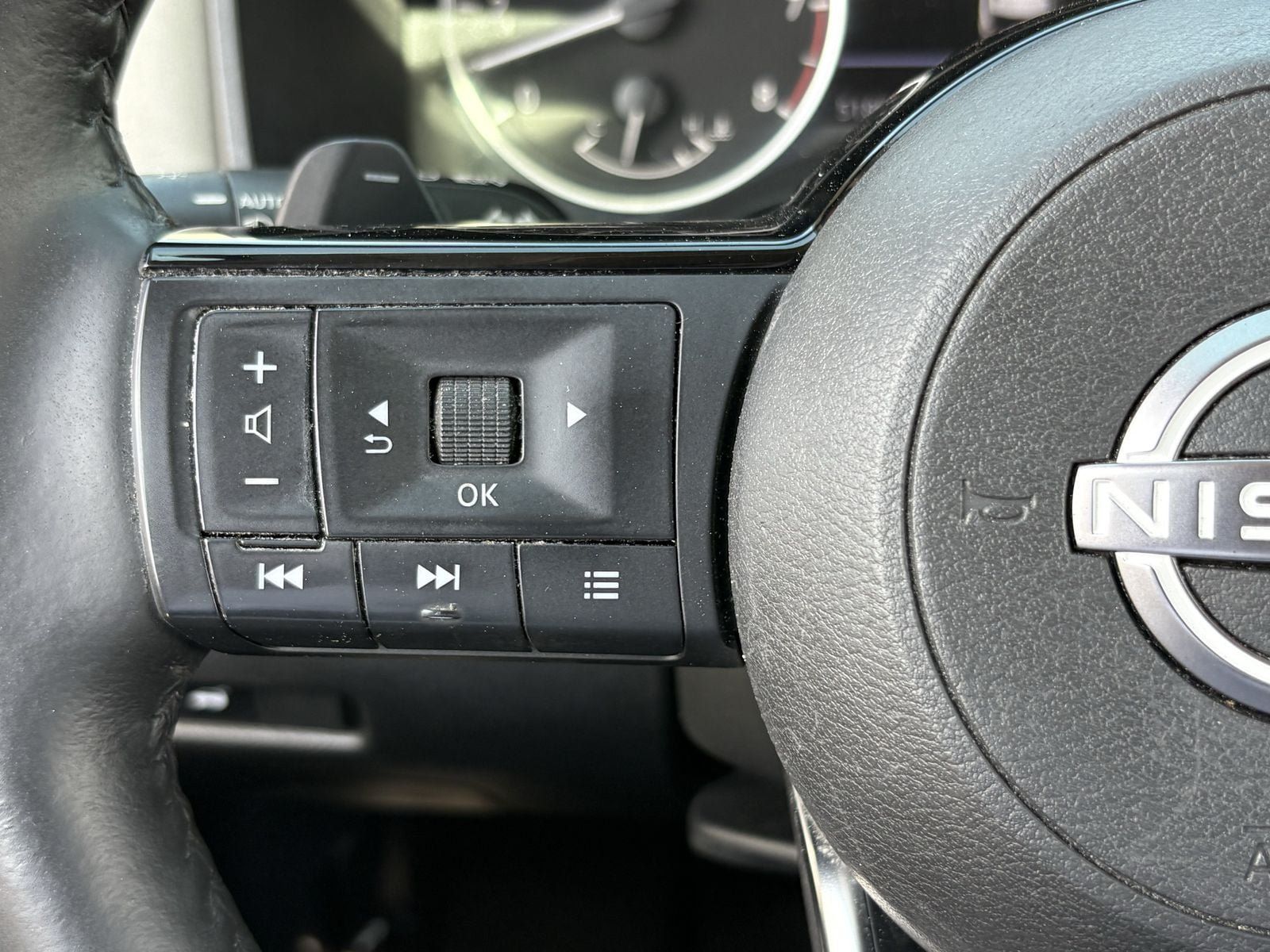Used 2023 Nissan Rogue SV w/ SV Premium B Package FWD image 37