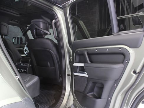 Used 2024 Land Rover Defender 110 SE image 38