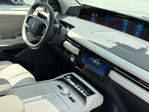 New 2026 Lincoln Navigator L Reserve AWD/4WD image 11