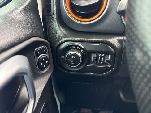 Used 2022 Jeep Gladiator Mojave w/ Cold Weather Group image 15