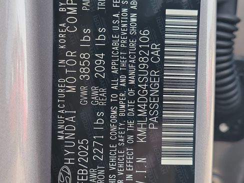 Used 2025 Hyundai Elantra Sport image 28