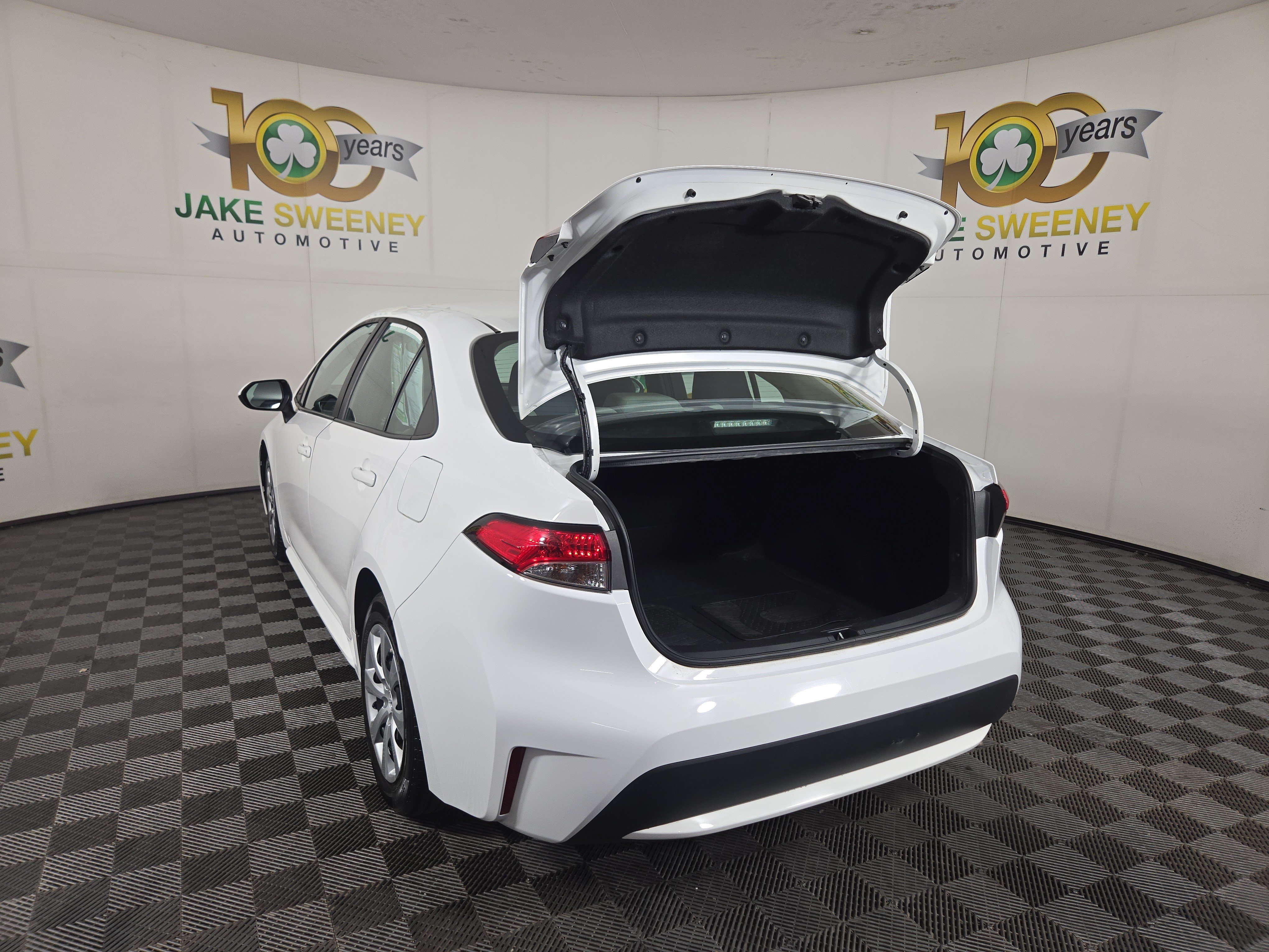 Used 2021 Toyota Corolla LE FWD image 29