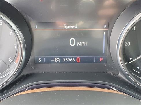 Used 2020 Buick Encore GX Essence image 17