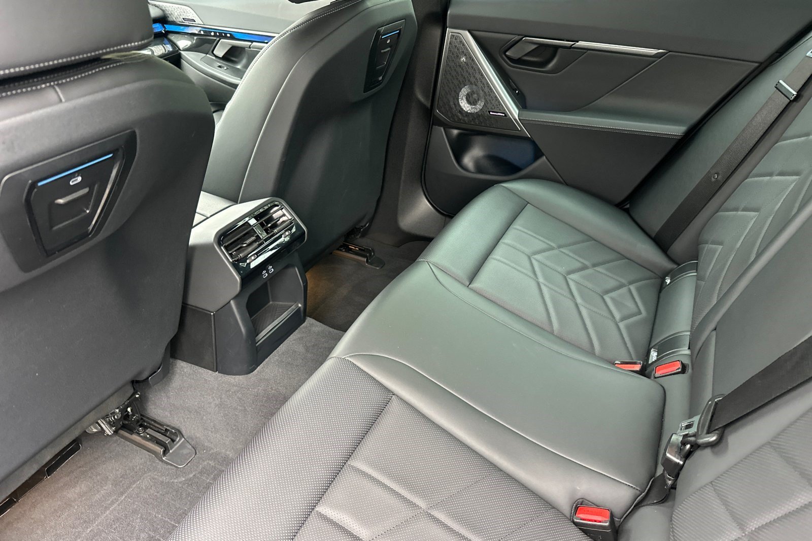 Certified 2024 BMW i5 M60 w/ Executive Package AWD/4WD image 15
