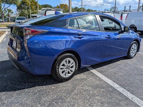 Used 2017 Toyota Prius Four image 18