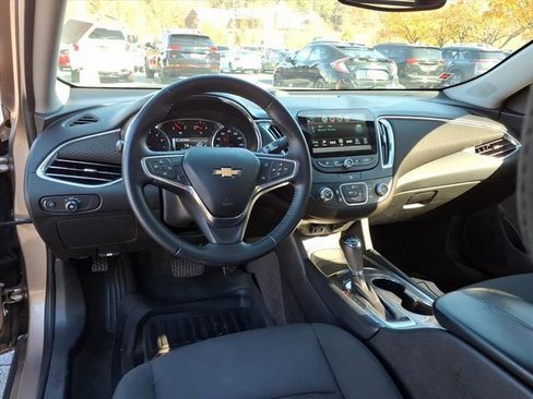Used 2018 Chevrolet Malibu LT image 8
