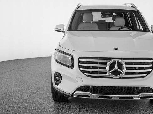 Used 2025 Mercedes-Benz GLB 250 4MATIC image 39