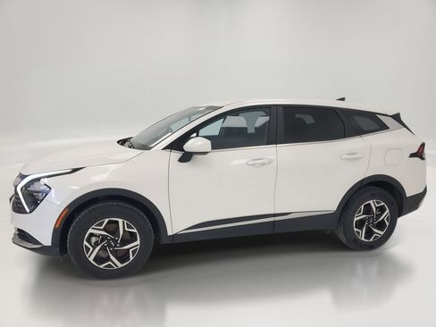 Used 2023 Kia Sportage LX image 4