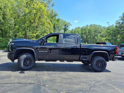 New 2025 Chevrolet Silverado 2500 ZR2 w/ Technology Package image 13
