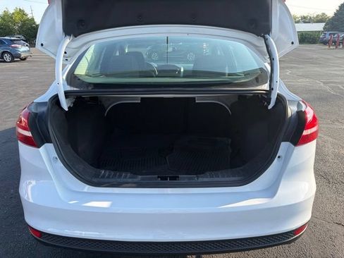 Used 2018 Ford Focus SE w/ Cold Weather Package FWD image 8