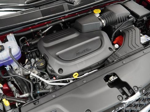 Certified 2025 Chrysler Pacifica Select image 45