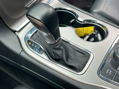 Used 2018 Jeep Grand Cherokee Limited image 17