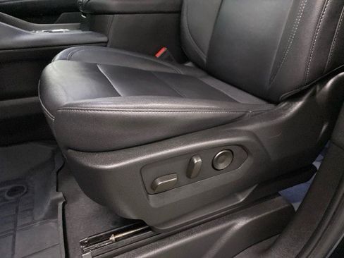 Used 2023 Chevrolet Tahoe LT w/ Luxury Package AWD/4WD image 16