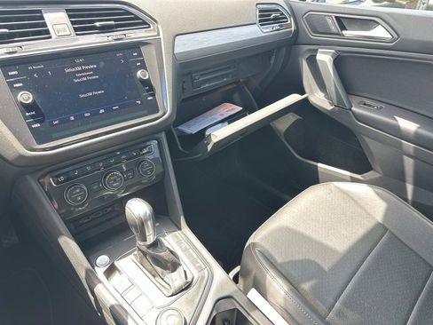 Used 2019 Volkswagen Tiguan SEL AWD/4WD image 33