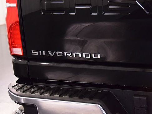 Used 2024 Chevrolet Silverado 2500 LTZ w/ LTZ Convenience Package AWD/4WD image 14
