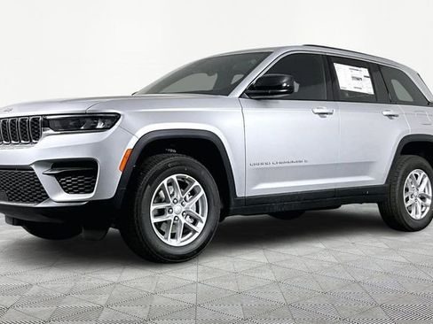 New 2026 Jeep Grand Cherokee Laredo image 1